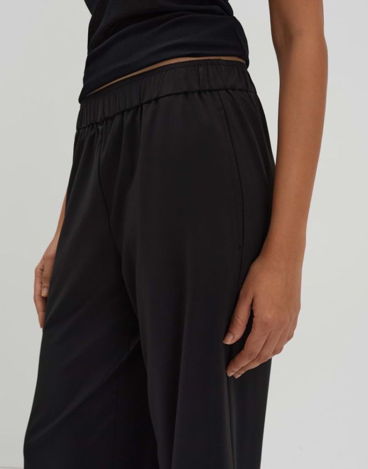 1041176217100-900 BLACK 
