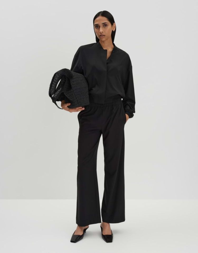 1041176217100-900 BLACK 