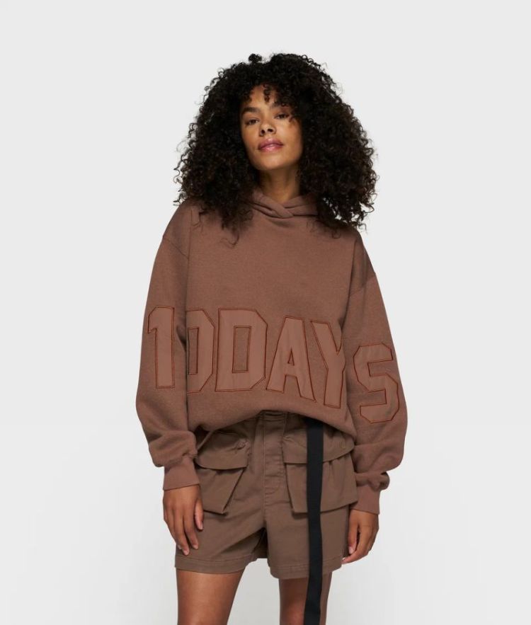 STATEMENT LOGO HOODIE truffle