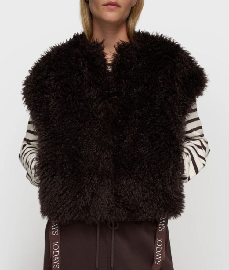 THE BOBBIE GILET 1319 DEEP WINE